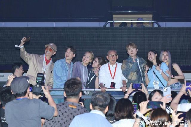 这些歌手的演唱会，观众席比舞台还热闹！
