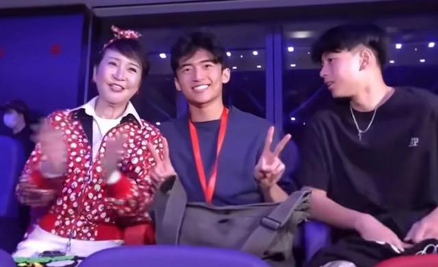 这些歌手的演唱会，观众席比舞台还热闹！