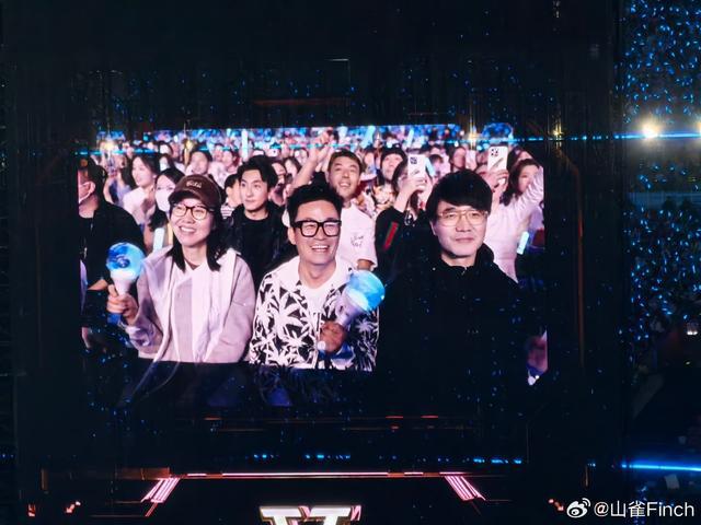 这些歌手的演唱会，观众席比舞台还热闹！