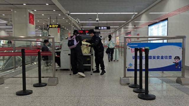安检机太高，行李举到腰！郑州地铁回应：正推进移机