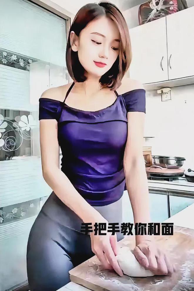 “嫂子揉面”上热搜，“嫂子”真容被曝，其姿态擦边，不堪入目
