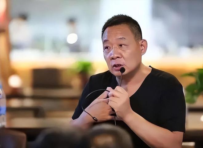 突发！宋清辉发布声明称，于东来是人不是神 ，质疑自媒体造神