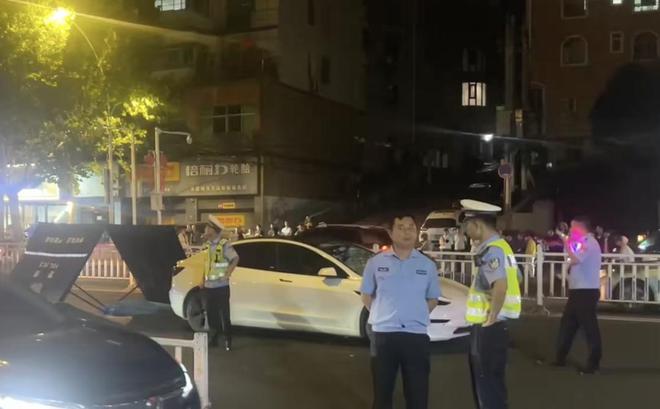 男子撞死三口案今开庭，知情人讲述了三口被撞后的惨状，很骇人