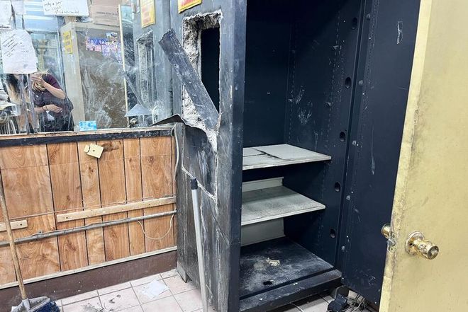 窃贼挖穿墙壁进入洛杉矶一家珠宝店，盗走价值千万美元吊坠金链等