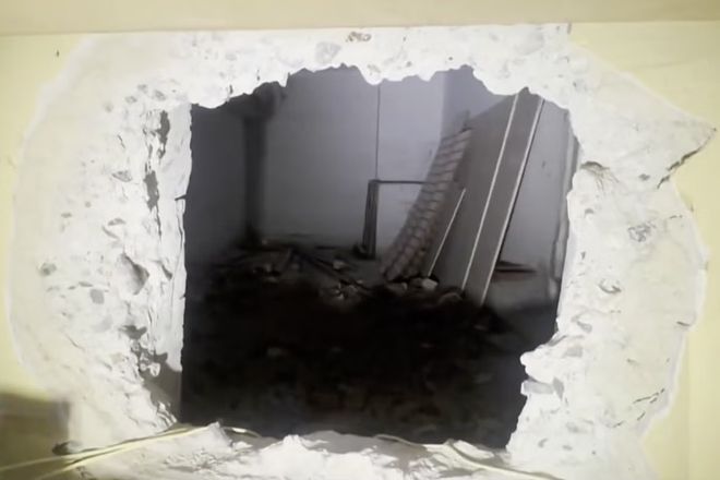 窃贼挖穿墙壁进入洛杉矶一家珠宝店，盗走价值千万美元吊坠金链等