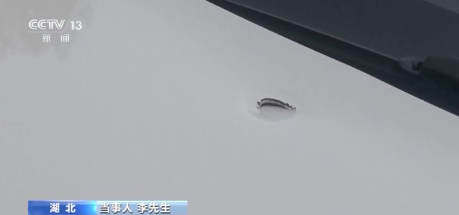 离谱！男子怕被老婆发现，将酒瓶从18楼扔下，小区邻居遭殃了