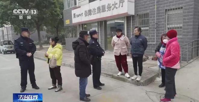 离谱！男子怕被老婆发现，将酒瓶从18楼扔下，小区邻居遭殃了