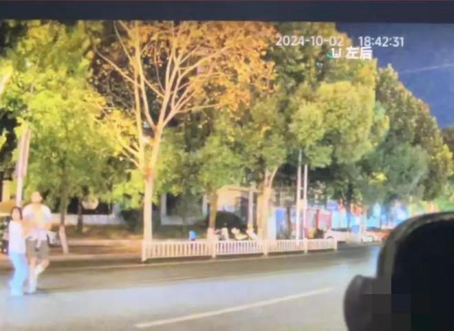 撞死一家三口凶犯家现状曝出：家里店铺关门，其父账号遭网友围攻