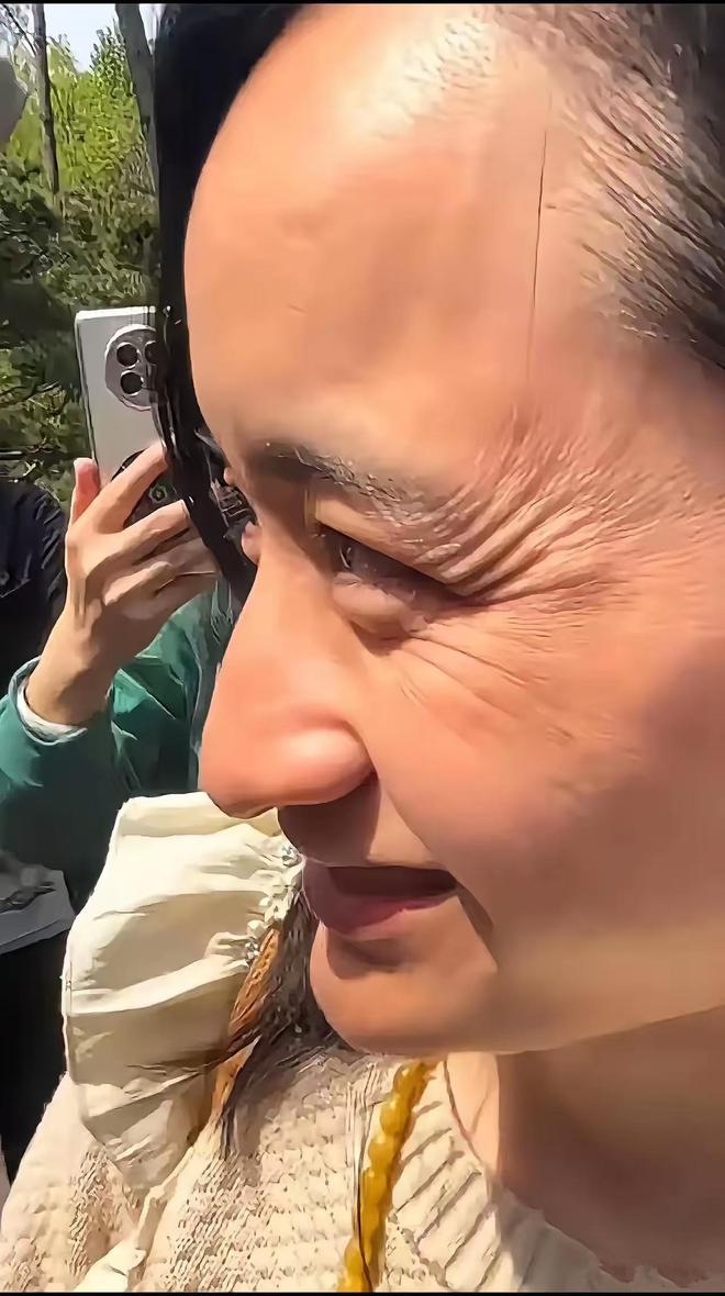 大龄剩女“雅典娜”征婚，其容貌被近距离拍摄：满脸皱纹，很苍老