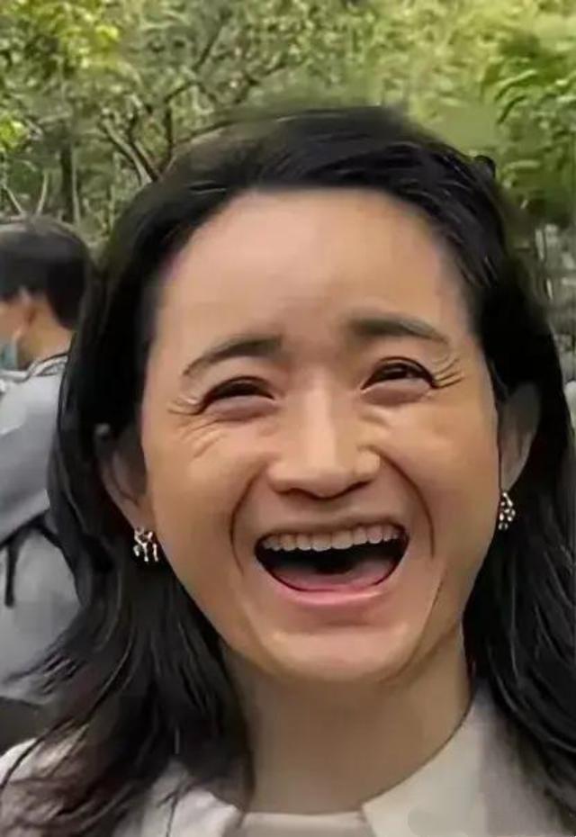 大龄剩女“雅典娜”征婚，其容貌被近距离拍摄：满脸皱纹，很苍老