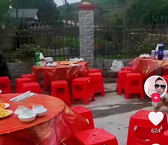 老太太嫁孙女，吃席前向客人二次收礼，老太太：俺穷，给点养老钱