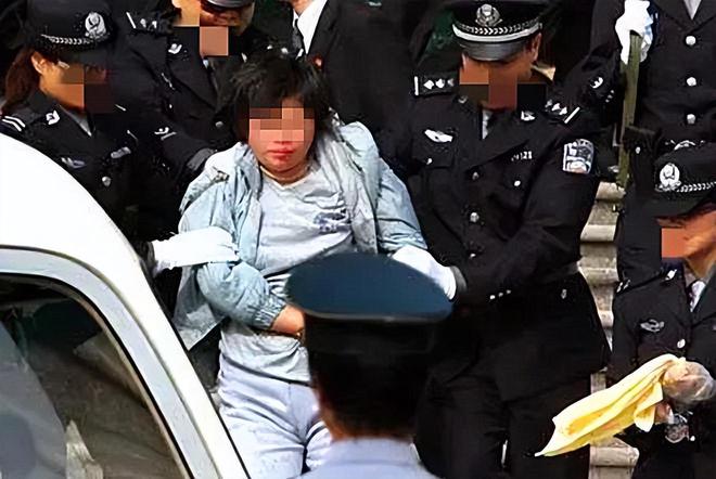女子赌博欠贷，遭债主胁迫肉偿，女子肉偿后将债主杀死，被追刑责