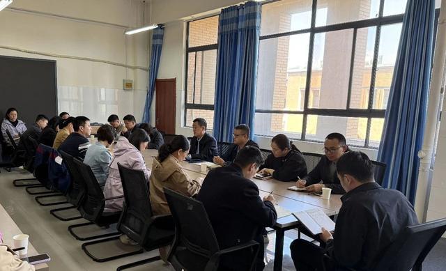 濮阳医学高等专科学校校长路红显到护理学院调研