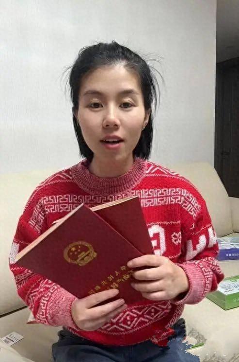 女子从小被拐卖，“养母”怕她被家人认走，竟然狠心割掉她的胎记