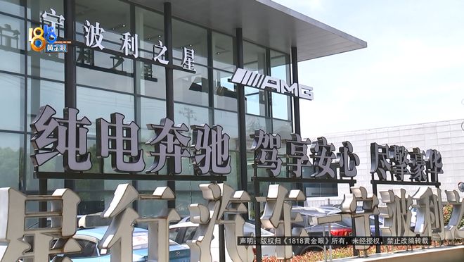 90多万的进口奔驰，老板开着开着引擎盖翻了：不是一点点快