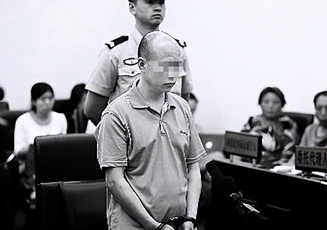 68岁老汉两次强奸14岁女孩被判三年半，强奸过程曝出，网友炸锅