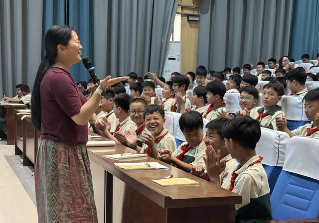 巩义市科协科普进校园活动 走进伏羲路小学