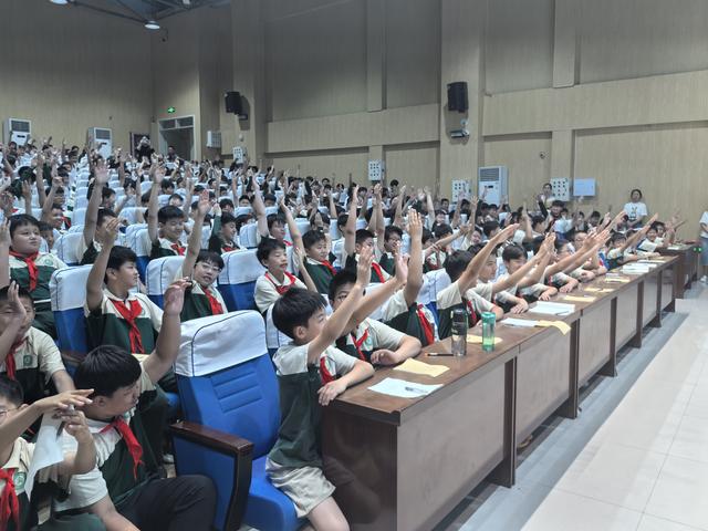 巩义市科协科普进校园活动 走进伏羲路小学