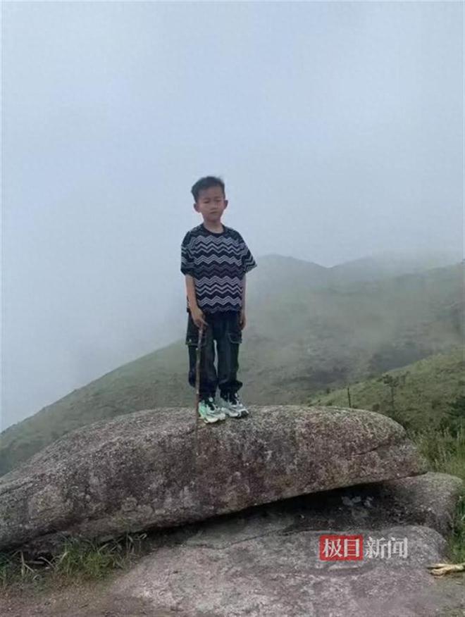 福建8岁男童爬山已失踪两天，他的影像被游客拍到，失踪细节曝出