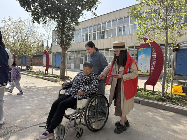 沁阳市民政局开展“童梦暖夕阳 相伴共时光”活动
