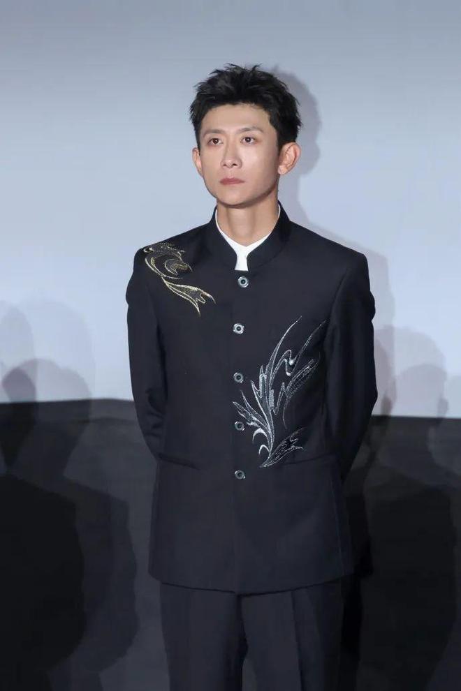 张一山谈首搭赵丽颖“合作很开心”，回应曝光度变少：这两年一直在认真拍戏