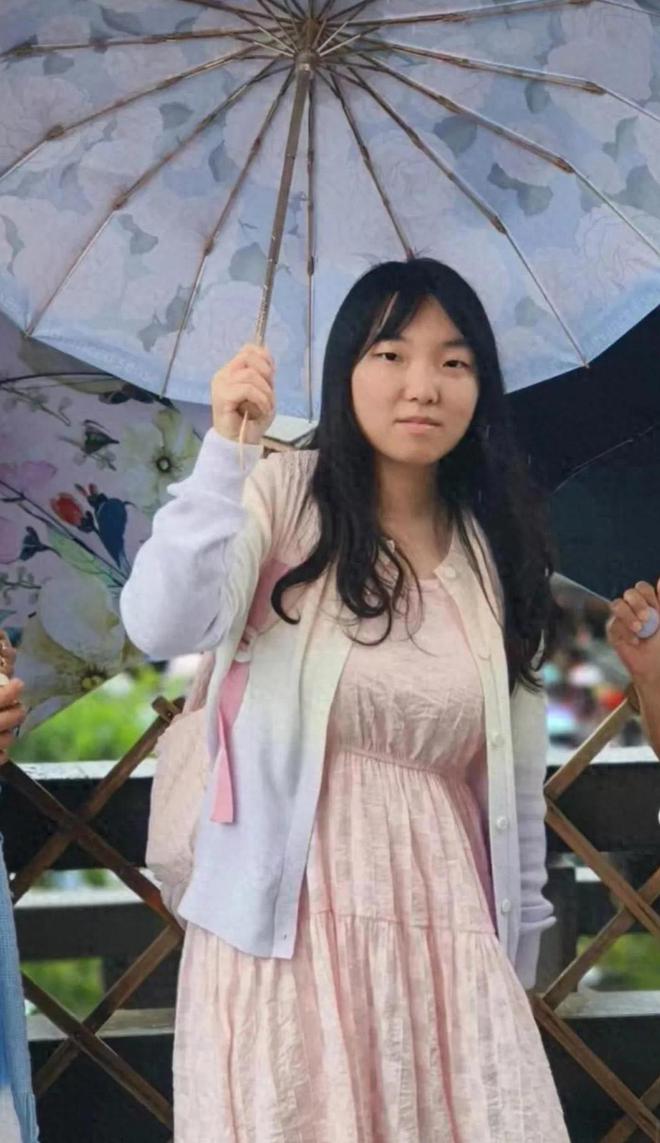 21岁女生凌晨失联9天，失联细节曝出，其父母恳求网友帮忙寻找