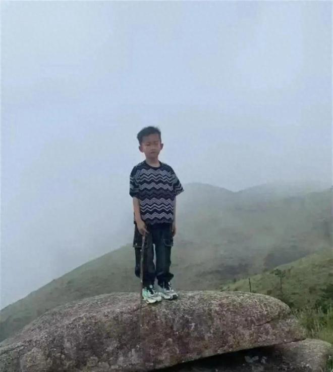 8岁福建男童已失联10天，网传发现人体组织？当地村民放炮请山神