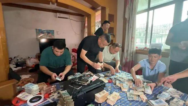 每天印多少花多少！夫妻俩家中合伙印制20多万元假币